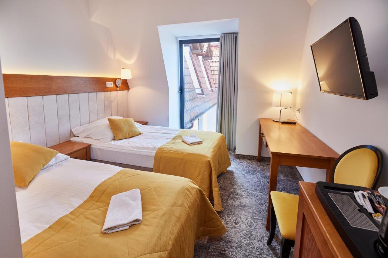 Debowy Dwor Hotel Ruda Rozaniecka Kamer foto