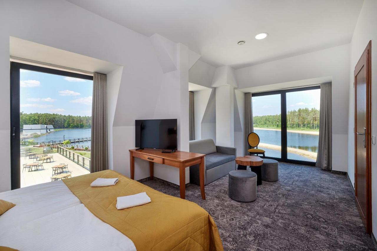 Debowy Dwor Hotel Ruda Rozaniecka Buitenkant foto