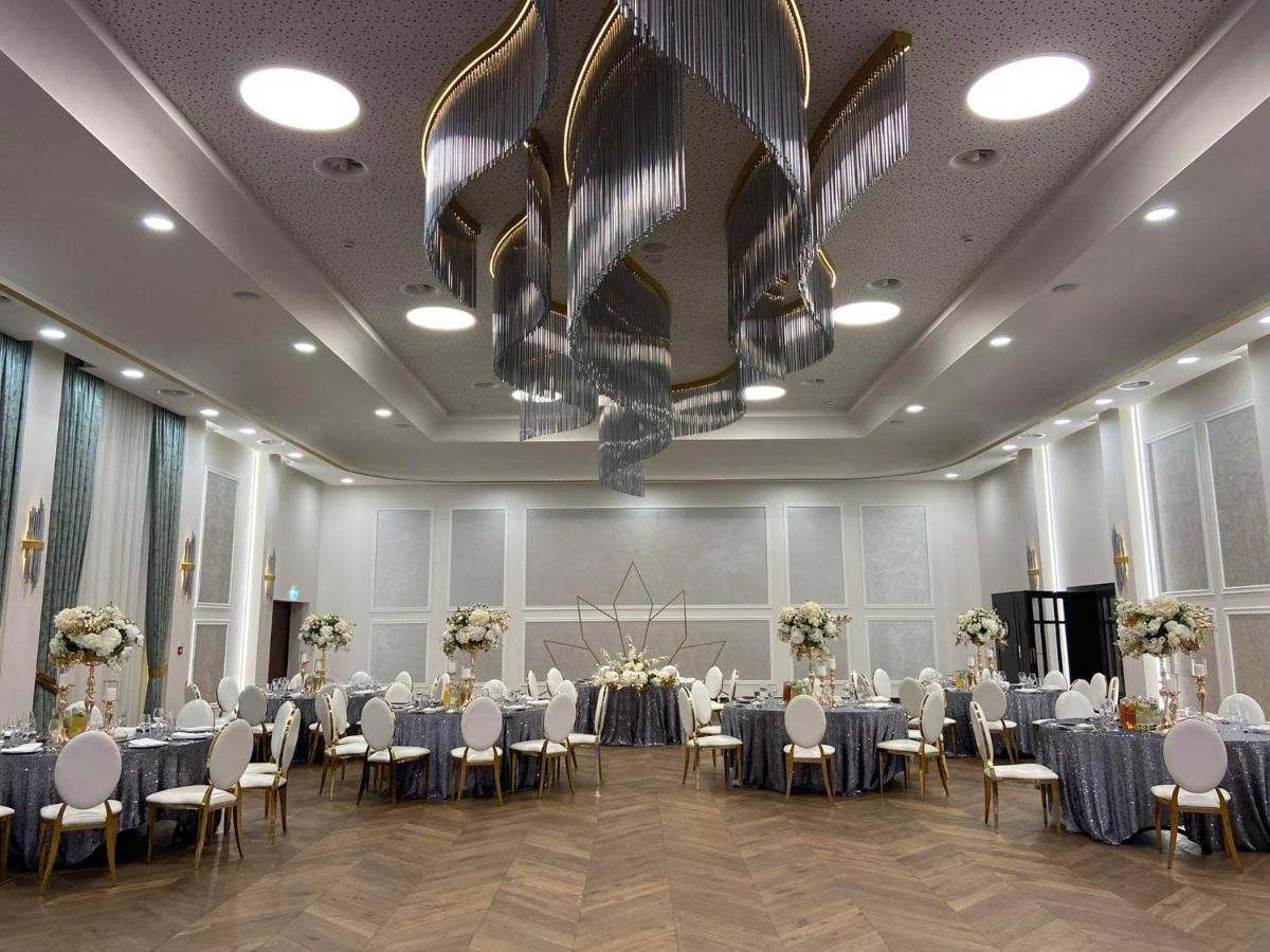 Debowy Dwor Hotel Ruda Rozaniecka Buitenkant foto