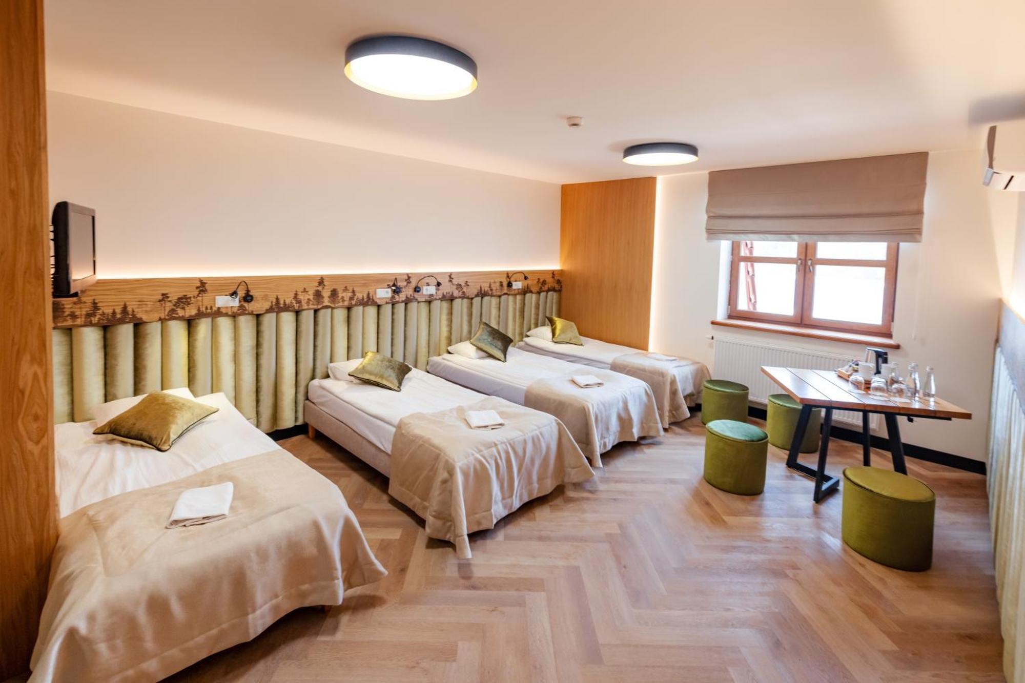 Debowy Dwor Hotel Ruda Rozaniecka Buitenkant foto