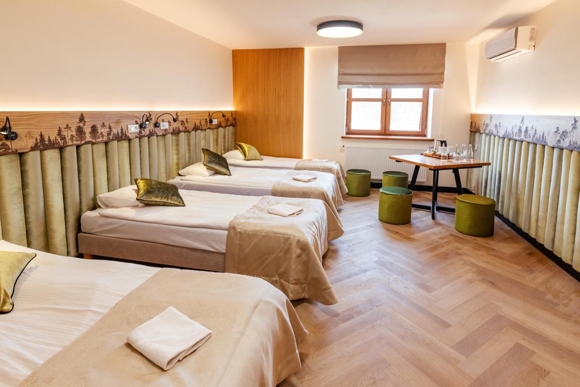 Debowy Dwor Hotel Ruda Rozaniecka Buitenkant foto