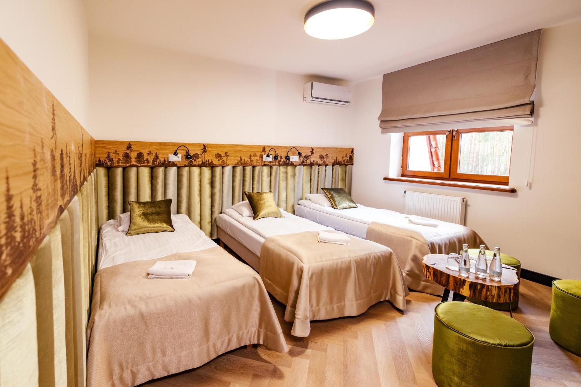 Debowy Dwor Hotel Ruda Rozaniecka Buitenkant foto