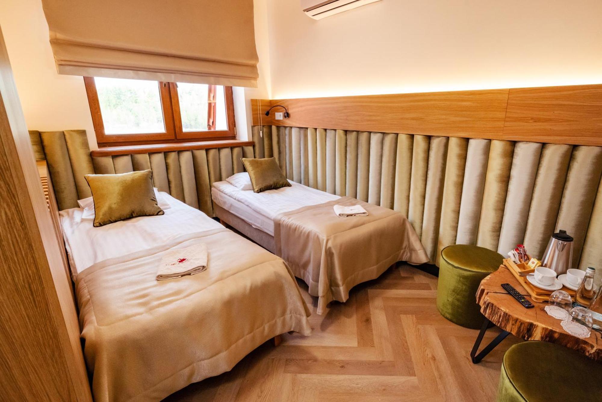 Debowy Dwor Hotel Ruda Rozaniecka Buitenkant foto